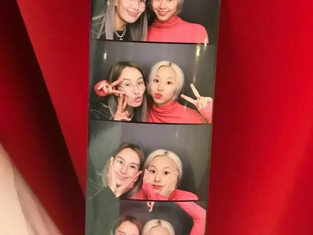 韓国ガールズグループ「TWICE」メンバーのチェヨンが、お母さんとの楽しいひとときを過ごした。（写真提供:OSEN）