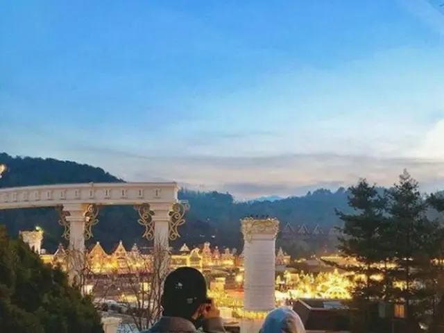 韓国プロジェクトボーイズグループ「Wanna One」で活動していたオン・ソンウが“デート”を楽しむ日常写真を公開し、話題を呼んでいる。（写真提供:OSEN）