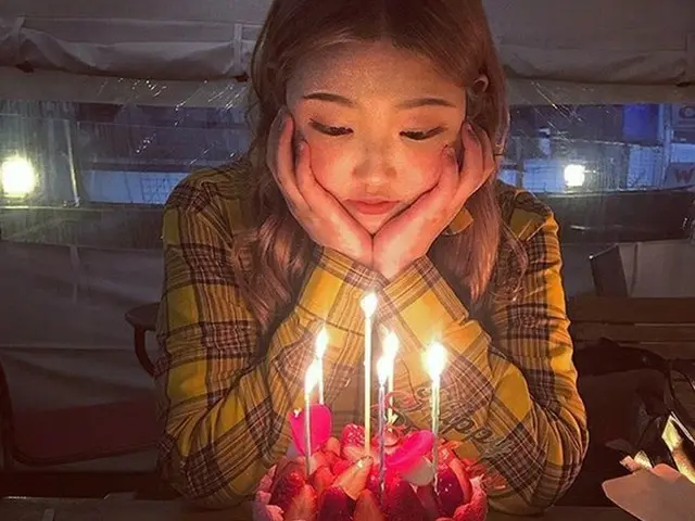 韓国女優の故チェ・ジンシルの娘チェ・ジュニさんが、誕生日パーティーでの写真を公開した。（提供:news1）