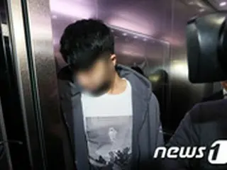 「わいろ供与疑惑」で召喚のクラブBurning Sun代表、取材陣の問いかけ応じず無言で警察庁舎へ