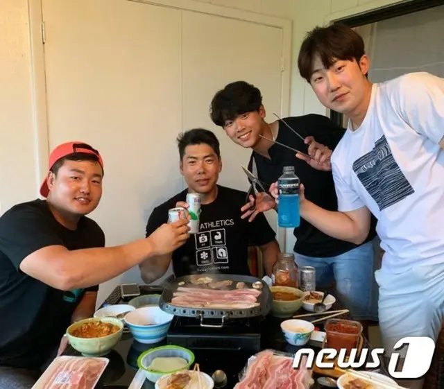 ＜野球＞チェ・ジマン＆カン・ジョンホら、米国でプレーする4人衆がサムギョプサルパーティー