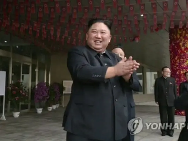 北朝鮮の朝鮮中央テレビは10日、金正恩委員長が最高人民会議（国会に相当）第14期代議員選挙の投票所を訪れたと伝えた＝（聯合ニュース）