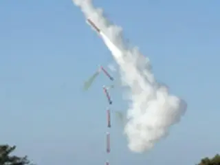 韓国軍の地対空ミサイルが誤発射　空中で爆発も被害なし
