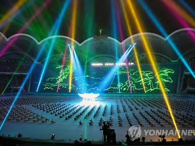 昨年９月に北朝鮮・平壌で南北首脳会談が開かれた際に行われたマスゲーム「輝く祖国」の様子＝（聯合ニュース）