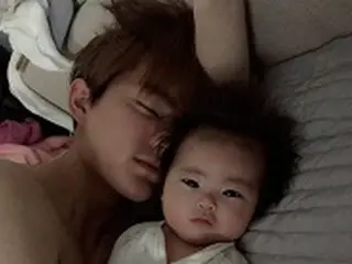 “18歳差夫婦”ハム・ソウォン、夫ジンファと愛娘との日常を公開