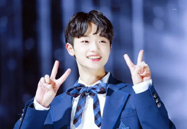 韓国オーディション番組「PRODUCE X 101」の初舞台がベールを脱いだ中、センターを務めるDSPメディア練習生のソン・ドンピョの過去の姿が話題になっている。（写真提供:OSEN）