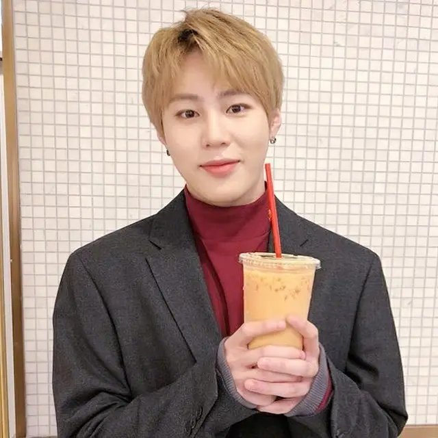 韓国歌手ハ・ソンウン（HOTSHOT）が、甘い笑顔でファンにメッセージを送った。（提供:OSEN）