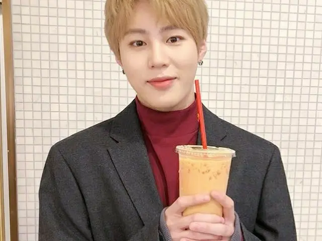 韓国歌手ハ・ソンウン（HOTSHOT）が、甘い笑顔でファンにメッセージを送った。（提供:OSEN）