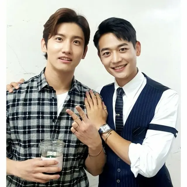 韓国SMエンターテインメント所属のアーティストが、「SHINee」のミンホにあたたかい声援を送った。 （写真提供:OSEN）