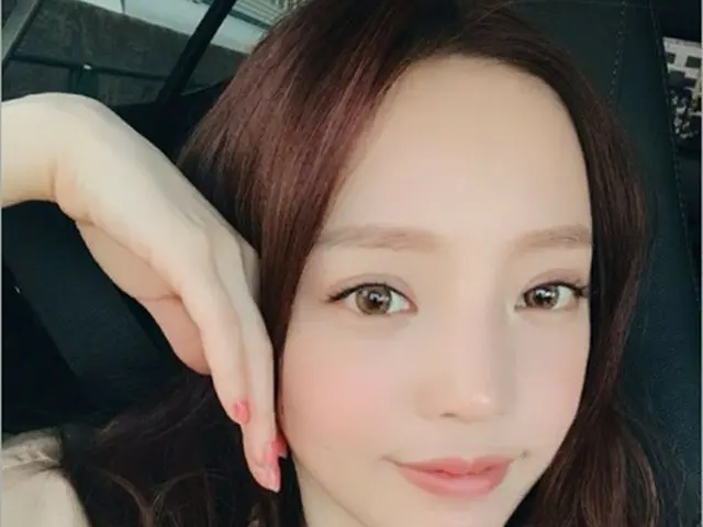 ク・ハラ（元KARA）、眼瞼下垂手術告白後“堂々の”自撮り写真公開「人形のような美貌」（提供:news1）