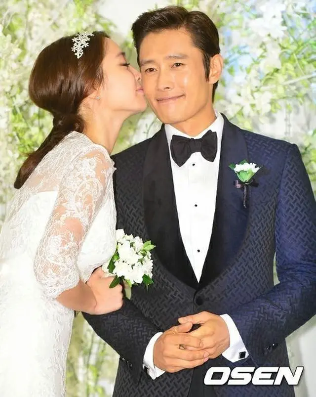 韓国俳優イ・ビョンホンと女優イ・ミンジョン夫婦が、江原道（カンウォンド）の山火事被災地の子どもたちのために1億ウォン（約1000万円）を寄付した。（提供:OSEN）