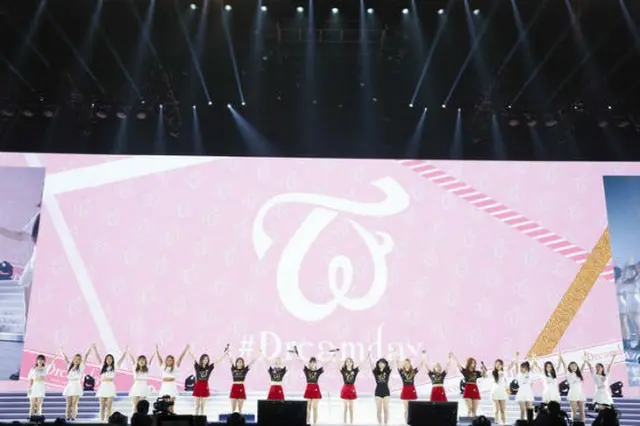 「TWICE」が6日、ナゴヤドームでの公演をもって、22万人を動員したドームツアーを盛大に締めくくった。（提供:OSEN）