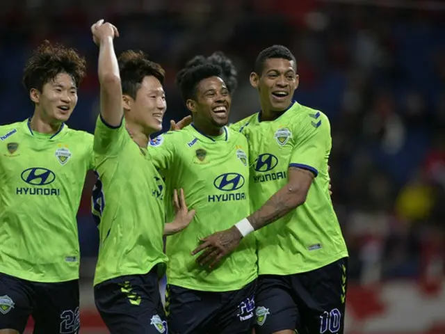 ＜ACL＞”ミニ日韓戦”全北が敵地で浦和に勝利＝組1位で16強進出に前進（画像:news1）