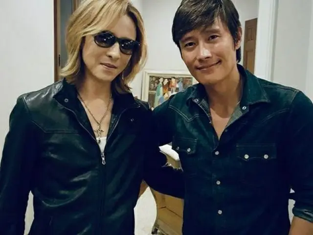 俳優イ・ビョンホンが日本のロックバンド「X JAPAN」のYOSHIKIに感謝の気持ちを伝えた。（提供:OSEN）