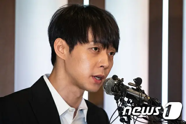 韓国ボーイズグループ「JYJ」のパク・ユチョン（32）が、元交際相手であり薬物使用容疑で逮捕されたファン・ハナに薬物を勧めた“芸能人A”だと挙げられたことについて語った。