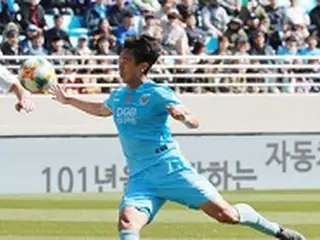 韓国サッカー選手キム・ジンヒョクら7人、国軍体育部隊「尚州尚武」に最終合格