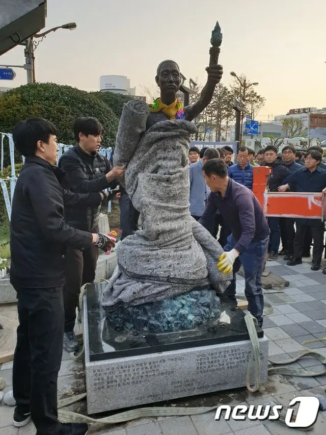 日本総領事館近くの「労働者像」撤去＝釜山市長が遺憾表明