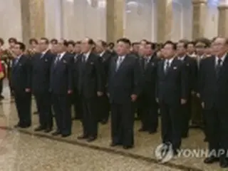 金正恩氏　錦繍山太陽宮殿を参拝＝故金日成主席の生誕記念日