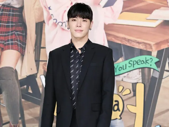 韓国歌手フィソン（37）側が、女性タレントのエイミ（36）が主張した一緒にプロポフォールを打った“芸能人A君”として疑われている状況について、本人に確認しているという。（写真提供:news1）