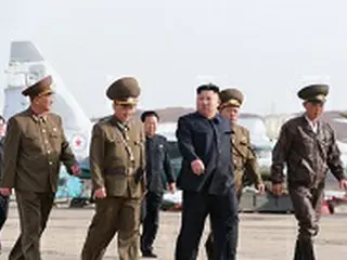 金正恩氏、北朝鮮の空軍部隊を視察＝満足感を示す