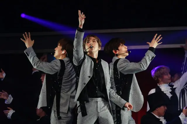 「EXO-CBX」待望の“MAGICAL CIRCUS”が帰って来た！日本オリジナルの新曲「Paper Cuts」も初披露（オフィシャル）