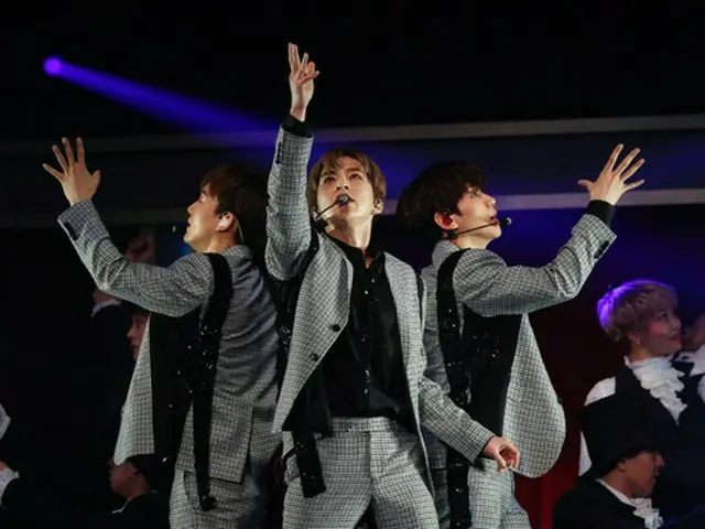 「EXO-CBX」待望の“MAGICAL CIRCUS”が帰って来た！日本オリジナルの新曲「Paper Cuts」も初披露（オフィシャル）