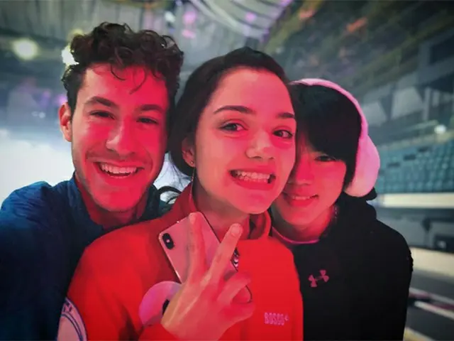 ＜フィギュア＞メドベ＆ブラウン、チャ・ジュンファンとの3ショットを公開「今、私たちは韓国にいます！」（メドベ＆ブラウンのSNS）
