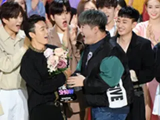 「SUPER JUNIOR-D＆E」、音楽番組で1位…シンドンと後輩JENO（NCT DREAM）がお祝い