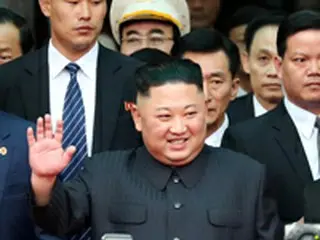 正恩氏の特別列車、ロシア・ハサン駅に到着＝歓迎行事で笑顔