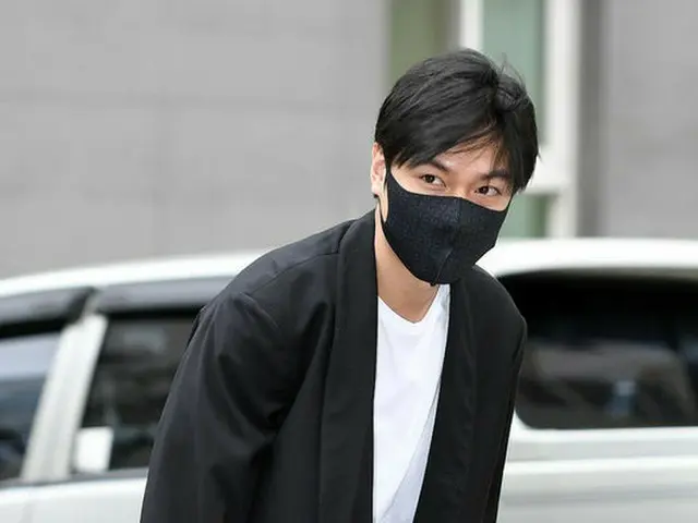 俳優イ・ミンホ、軍服務終え除隊 「待っていてくれて、ありがとう！」