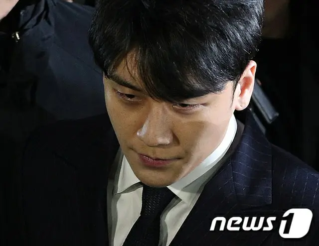 韓国歌手V.I（元BIGBANG、28）の法人資金横領疑惑を捜査中の警察が2日、V.Iを召喚して聴取をおこなっている。（提供:news1）