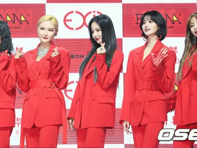 韓国ガールズグループ「EXID」のソルジとLE、ヘリンは現事務所と再契約し、ハニとジョンファは事務所を離れることになった。（提供:OSEN）