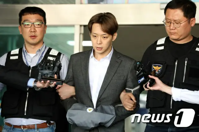 覚せい剤使用容疑で逮捕された韓国歌手兼俳優のパク・ユチョン（JYJ、32）が3日、検察に送致された。（提供:news1）