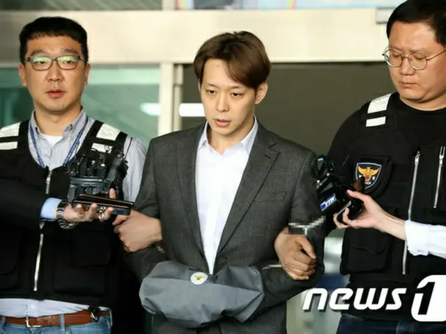 覚せい剤使用容疑で逮捕された韓国歌手兼俳優のパク・ユチョン（JYJ、32）が3日、検察に送致された。（提供:news1）