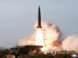 ［写真］北朝鮮がロケット砲など訓練