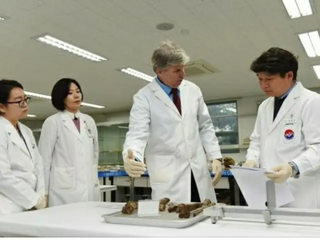 米韓、朝鮮戦争戦死者の遺骨身元確認を共同鑑識