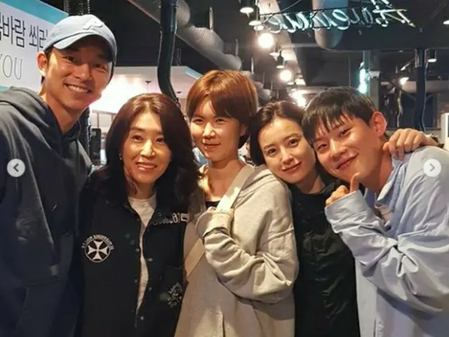 韓国女優キム・ミギョンが、映画「82年生まれ、キム・ジヨン」のクランクアップの会食の現場を公開し、話題になっている。（写真提供:OSEN）