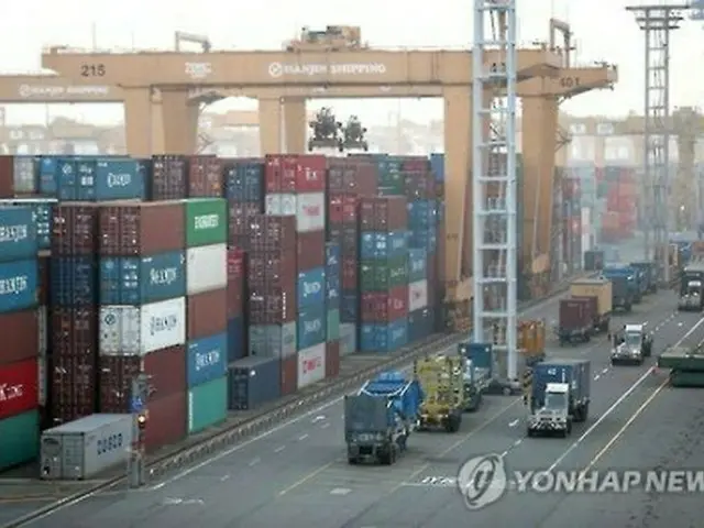 ３月は輸出、輸入ともに前年同月比マイナスだった。主要な貿易港（資料写真）＝（聯合ニュース）
