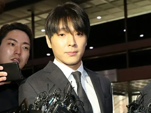 集団性的暴行容疑のチェ・ジョンフン（元FTISLAND）、令状審査に出席