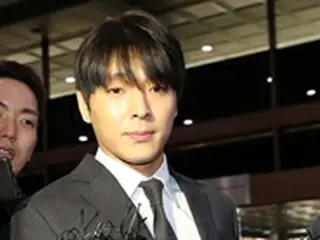 集団性的暴行容疑のチェ・ジョンフン（元FTISLAND）、令状審査に出席