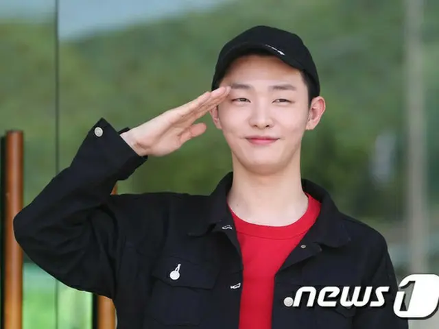 “入隊”ユン・ジソン（元Wanna One）、「軍生活、健康が重要…行ってきます」（提供:news1）