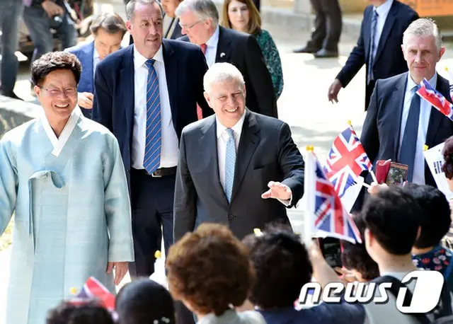 文大統領、英アンドルー王子と接見