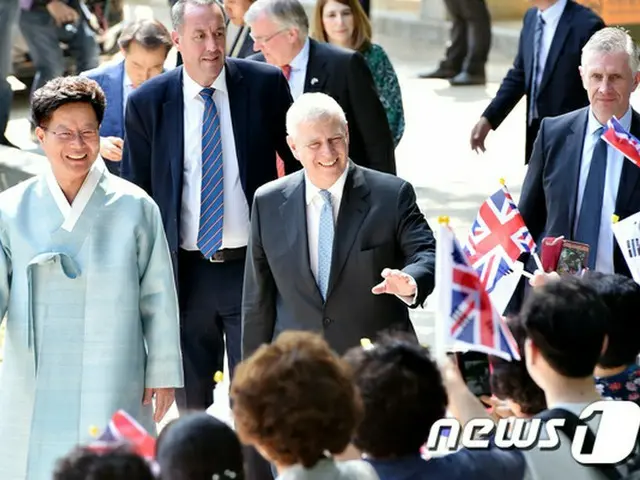 文大統領、英アンドルー王子と接見