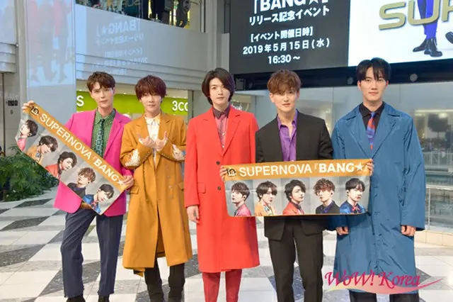 「SUPERNOVA」左からジヒョク、ユナク、ソンジェ、グァンス、ゴニル