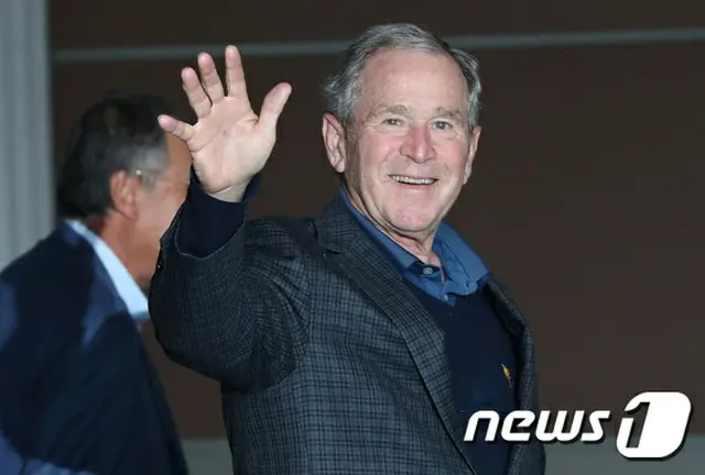 ブッシュ元大統領、韓国到着＝あす（23日）盧武鉉氏追悼式に出席