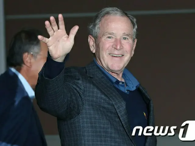 ブッシュ元大統領、韓国到着＝あす（23日）盧武鉉氏追悼式に出席