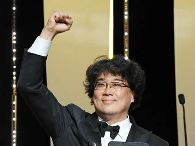 ポン・ジュノ監督の7作目の長編映画「パラサイト」が、カンヌ国際映画祭で最高賞となるパルムドールに輝いた。（提供:OSEN）