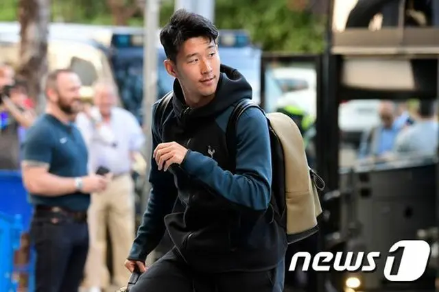 ソン・フンミン、”決戦の地”マドリードに到着 「僕たちは強い」