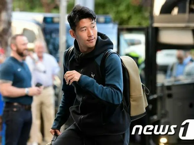 ソン・フンミン、”決戦の地”マドリードに到着 「僕たちは強い」