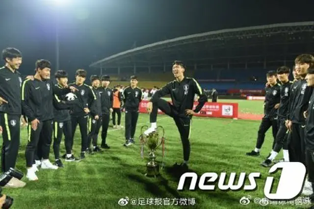 優勝トロフィー”踏みつけ”物議の韓国サッカーU-18、中国サッカー協会がAFCに報告書提出へ（画像提供:news1）